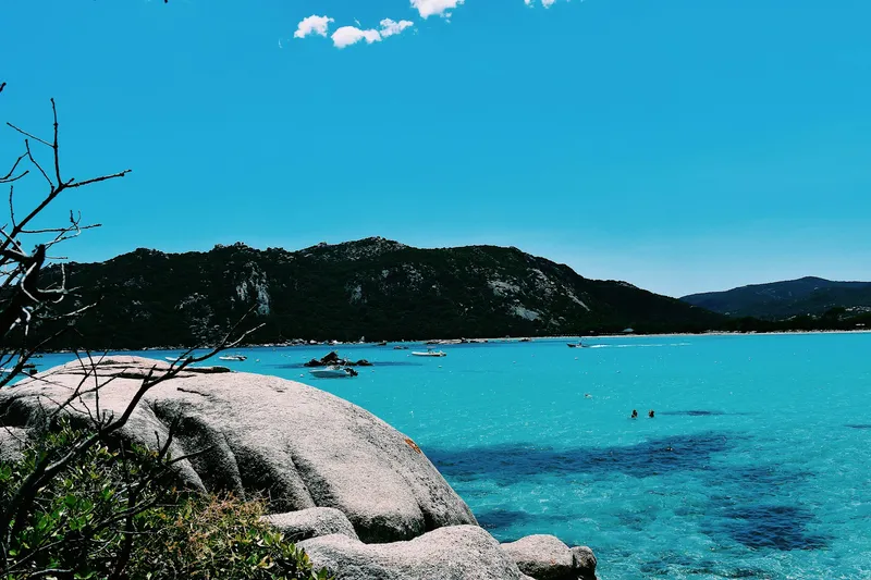 Eaux turquoise plage Corse Santa Giulia